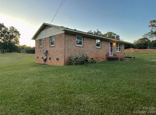 302 S Pinchback Ave, Bessemer City, NC 28016