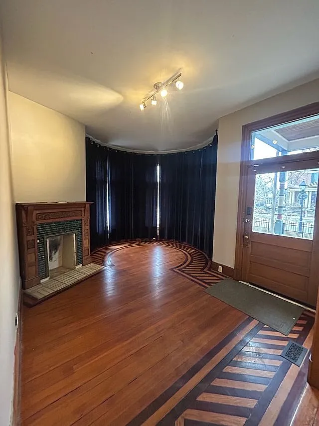 3 bed, $1,795 — Photo 2