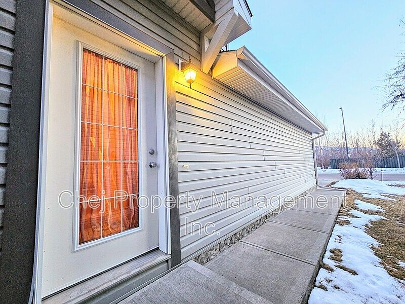 Edmonton House for rent - 3 Bedrooms — photo 2