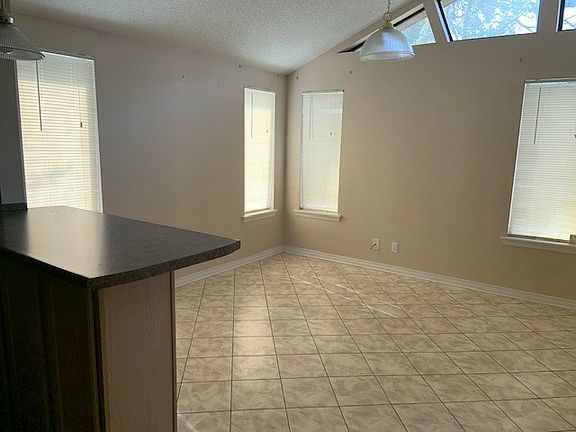 5th image of 1204 E Lakeshore Dr