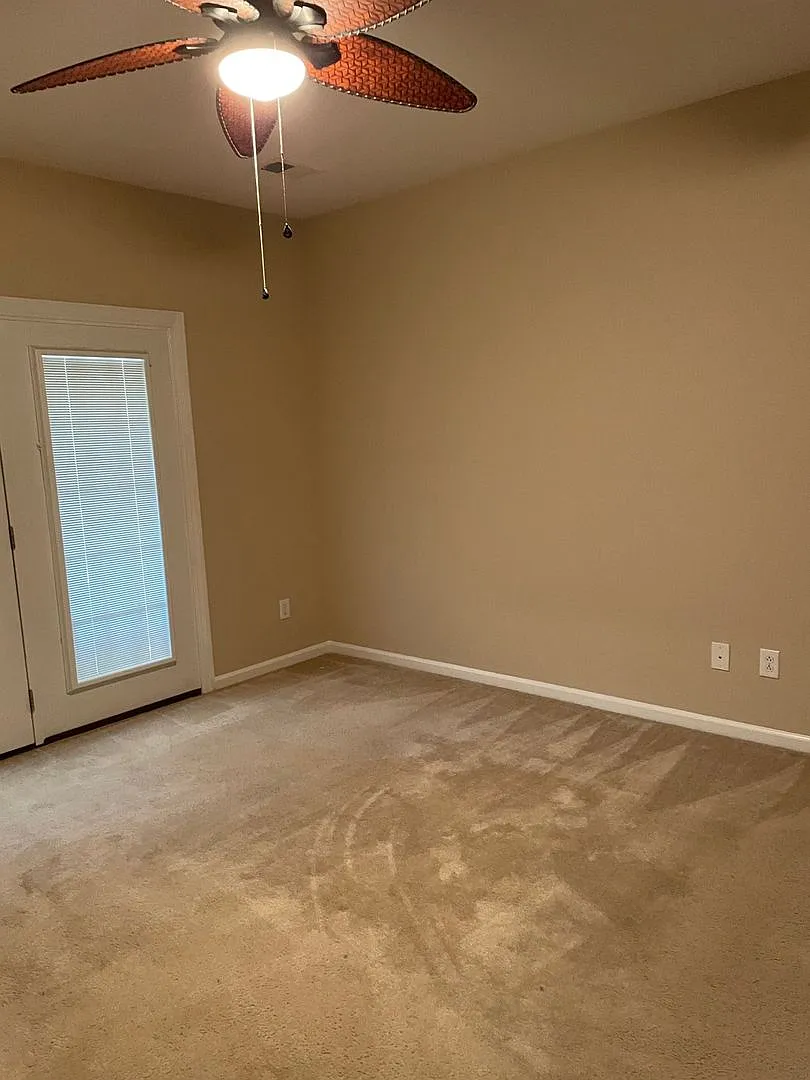 Very nice 4 bedroom/3 bath condo in Tuscany with fireplace, enclosed patio, 1 car garage — Photo 4
