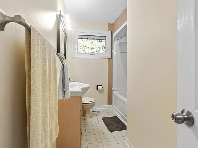 1263 Cobden Rd #1 — Photo 17