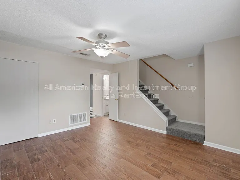 611 Center St #10 — Photo 5