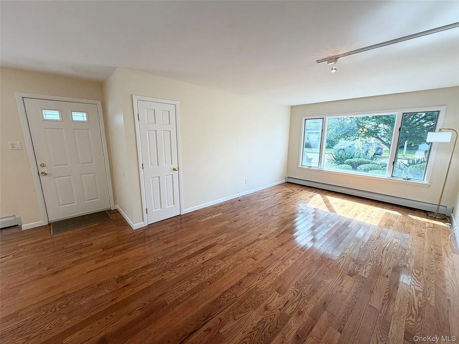 3 bed, 2.0 bath, 1650 sqft, $3,800 — Photo 4