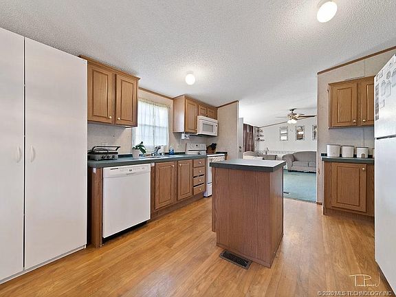 5th image of 215 Johnson St