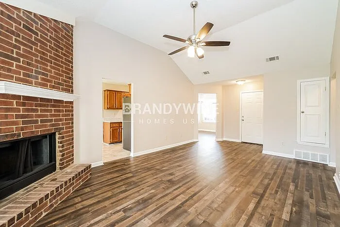8077 Sandywood Ln — Photo 5