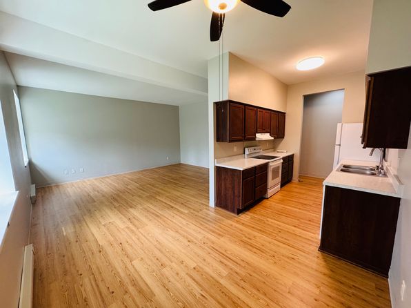 120 College Dr #18, Evansville, WI 53536