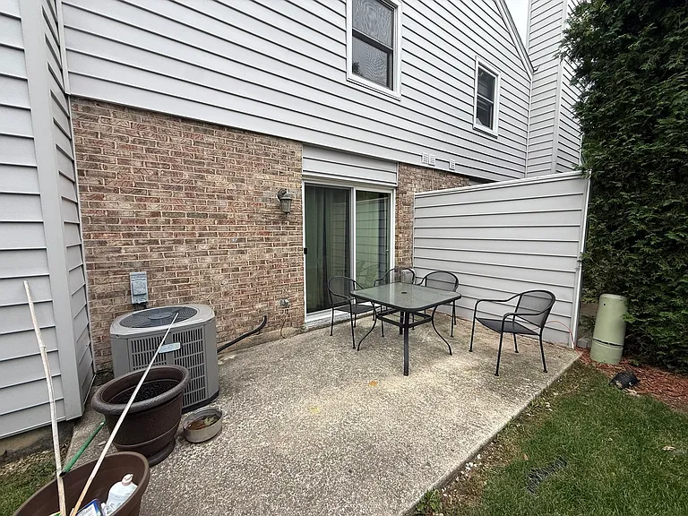 15546 Whitehall Ln — Photo 18