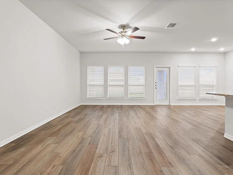 2720 Fox River Dr — Photo 4