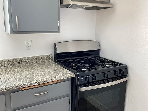 5th image of 13634 Doty Ave APT 10