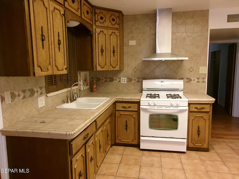 3500 Olympic Ave — Photo 4
