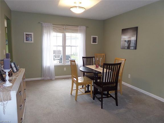 4th image of 1209 Grove Ln