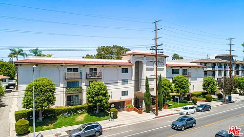 12801 Moorpark St #308 Photo 1