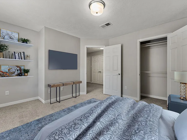 Linden (Renovated) - 2 Bed / 2 Bath - 1,100 Sq.Ft.
