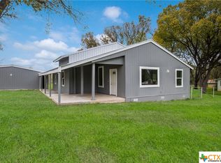 5062 Sutherland Springs Rd, Seguin, TX 78155