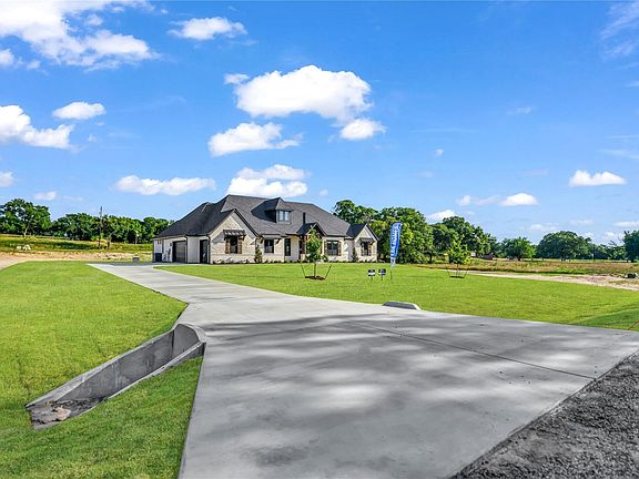 5th image of 120 Daggett Dr