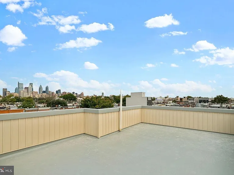 2348 Mountain St — Photo 18