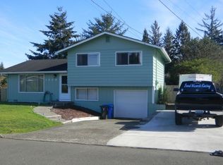 2649 Ridgeway Dr, Reedsport, OR 97467