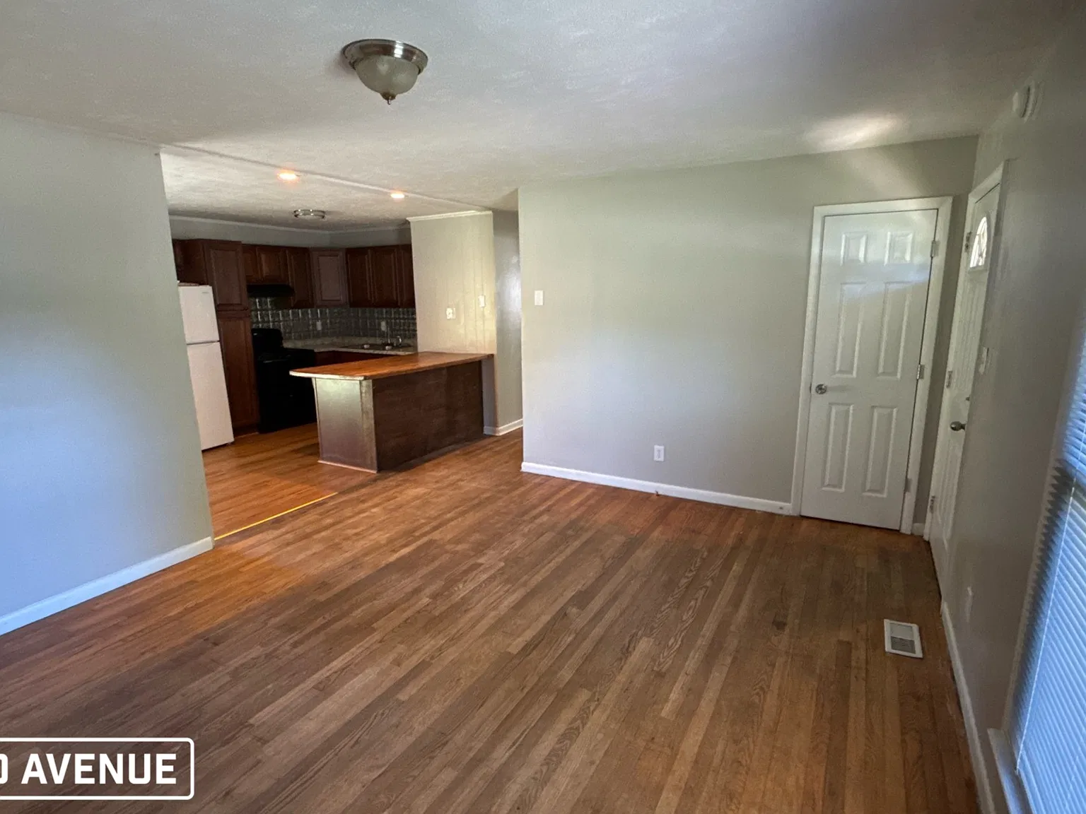 3 bed, 1.5 bath, 1325 sqft, $1,309 — Photo 3