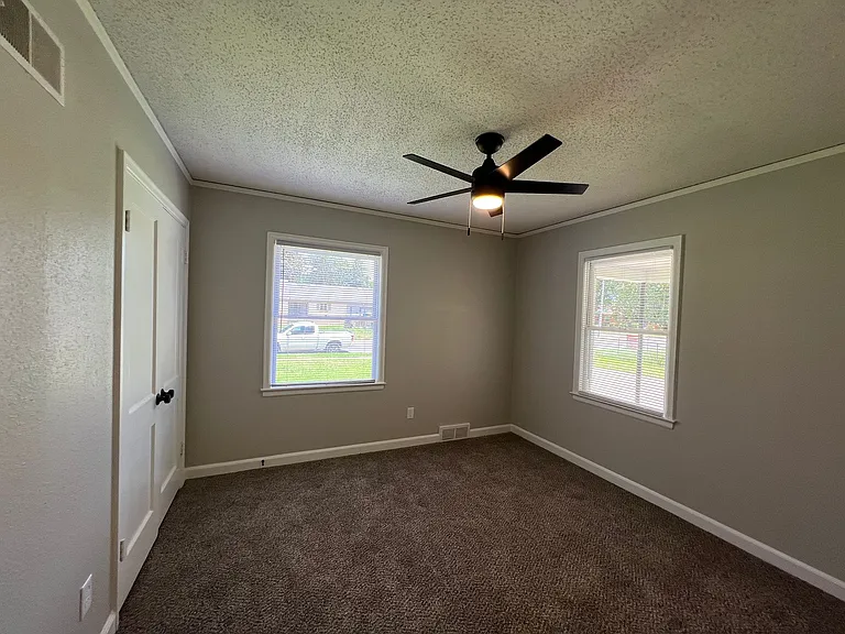 413 Clarice Dr — Photo 8