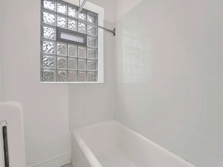 1237 1/2 W Greenleaf Ave #2E — Photo 18