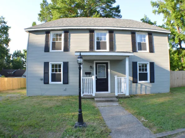 1912 E Clark St, West Frankfort, IL 62896