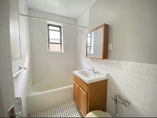 Rented by Queens Apartments Realty LLC | media 5
