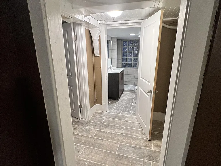 315 W 14th St — Photo 15