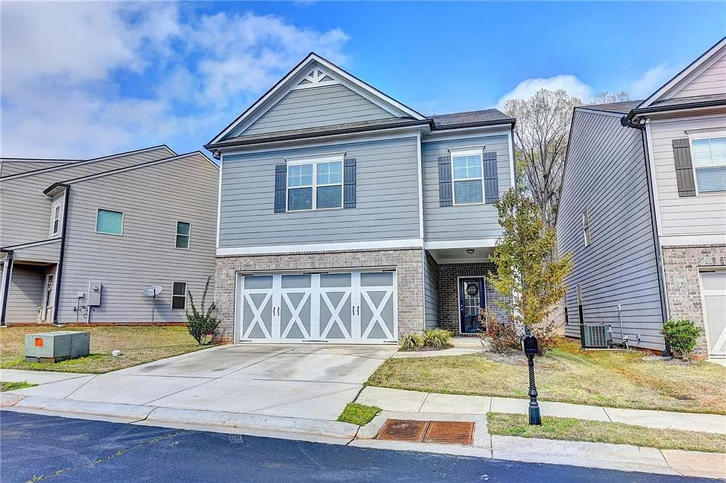 4 bed, 2.5 bath, $2,450 — Photo 2