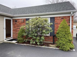 5 Park Woods Ln, Kings Park, NY 11754
