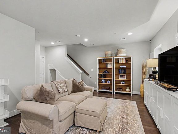 3rd image of 2863 Lowen Valley Rd
