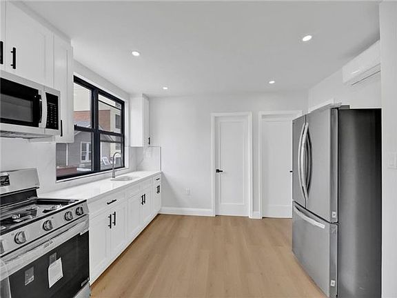 2nd image of 3013 Brighton 5th St #2R