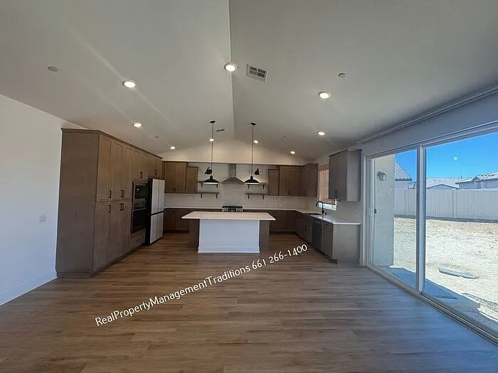 8722 W Tara Ct — Photo 5