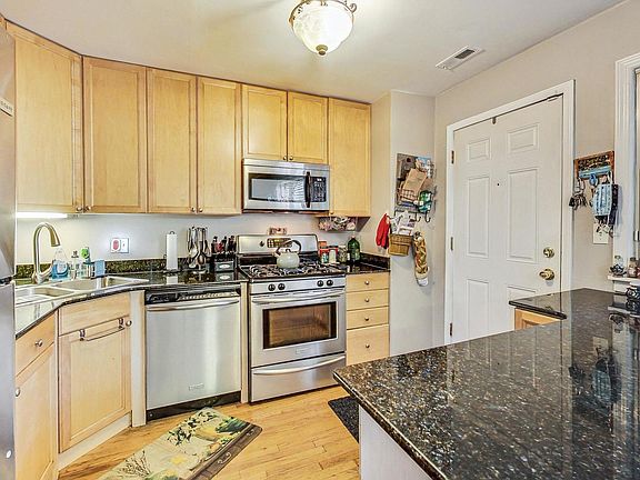 5th image of 1540 W Chase Ave APT 2E