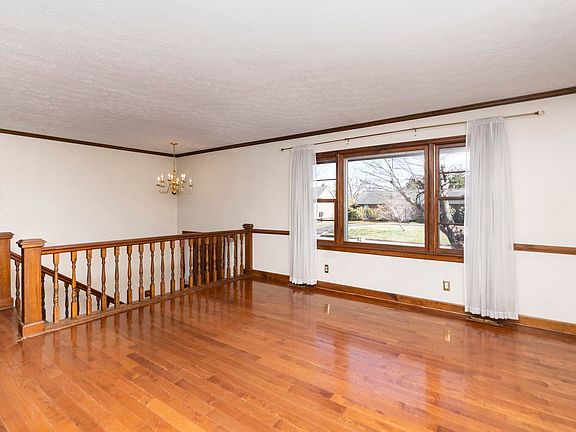 5th image of 109 Country Lodge Rd