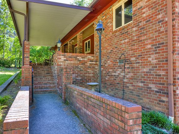 5th image of 4570 Silver Lake Dr