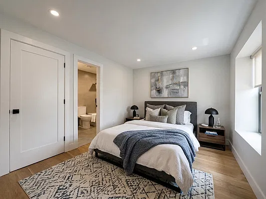 Bedroom, photo 1