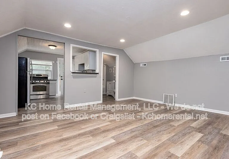 1111 W 44th St #B — Photo 10