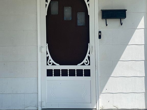 2nd image of 622 Oxford St