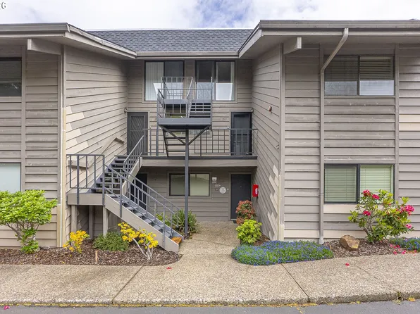 3500 NE West Devils Lake Rd APT 15, Lincoln City, OR 97367