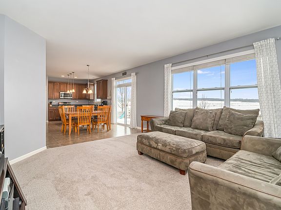 4th image of 4664 McLaren Dr