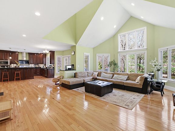 3rd image of 50 Yorkshire Rd