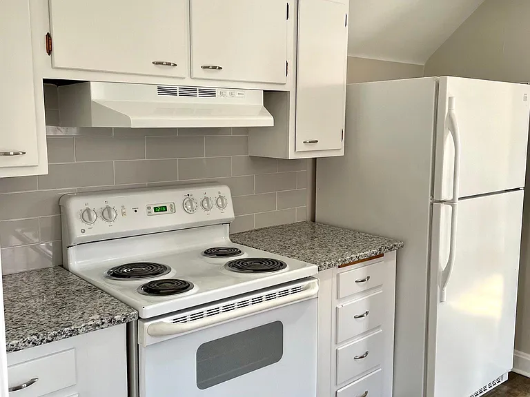 1321 Charleston Ave — Photo 6