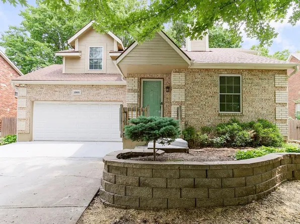 13821 S Shannan St, Olathe, KS 66062