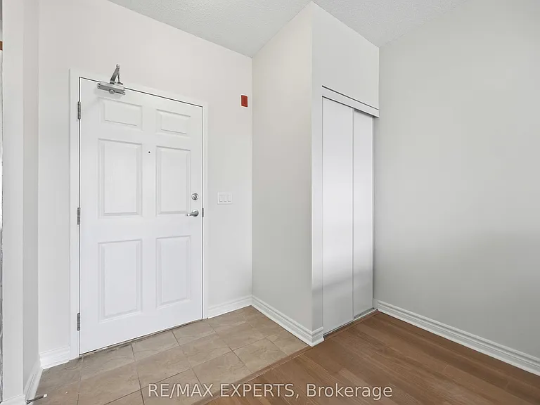 15450 Yonge St S #207 — Photo 6
