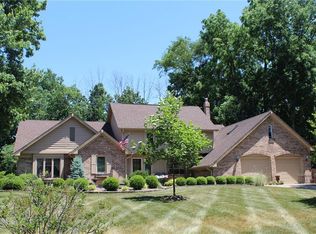 1903 S Hunters Ridge Ln, Greenwood, IN 46143