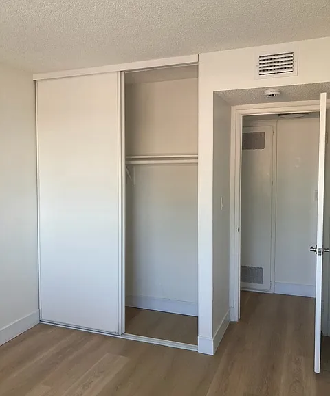 Orange Apartments — Photo 16