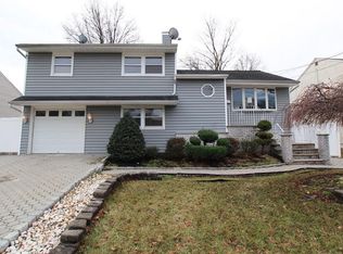 27 Marlboro Ln, Colonia, NJ 07067