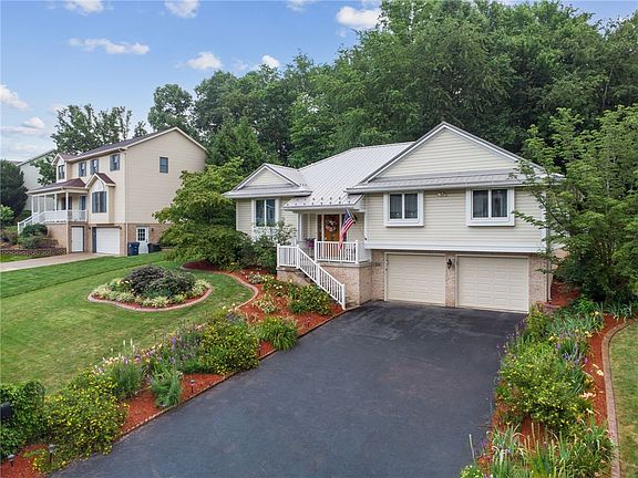 2nd image of 1074 Redoak Dr