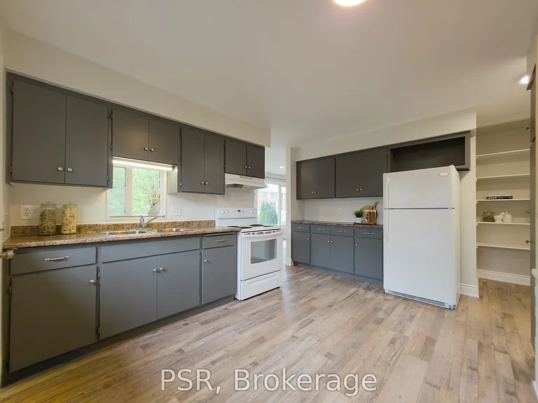 88 Upper Canada Dr — Photo 8